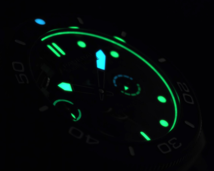 Super-luminova