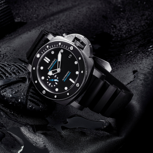 PANERAI Submersible PAM02683 Detail 
